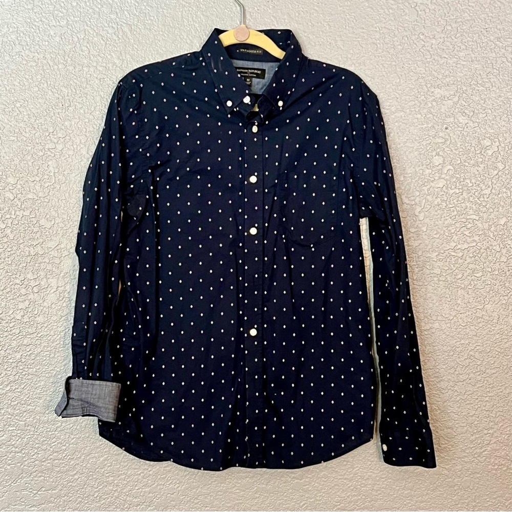 Men’s medium banana republic, untucked, fit button shirt